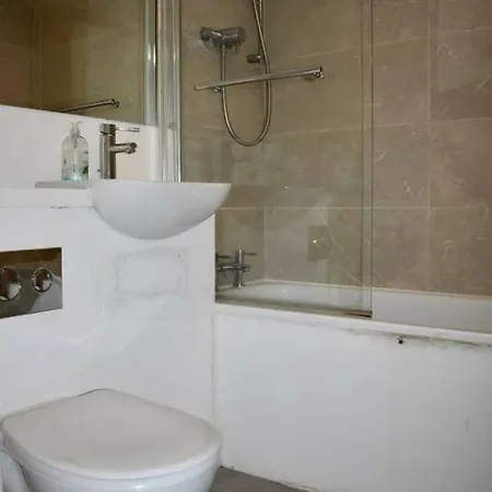 Ballsbridge 2 Bedroom With Balcony Apartment *